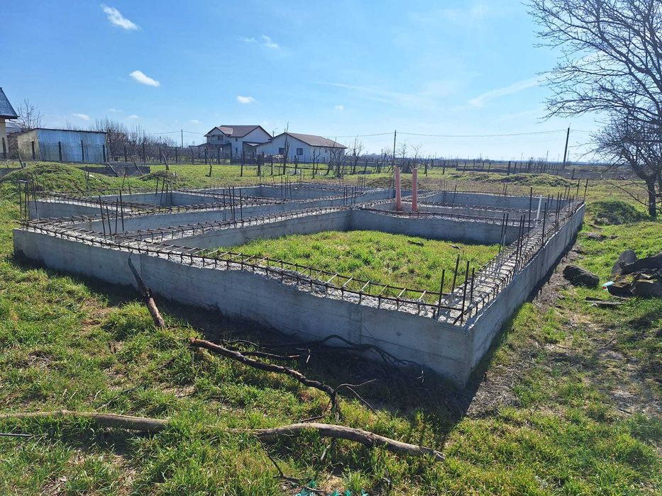 Teren 1000 mp (20 m deschidere) cu fundație casă + utilități – Vădeni