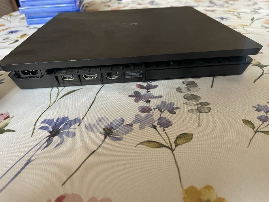 PS4/Playstation 4 Slim (500 Gb)