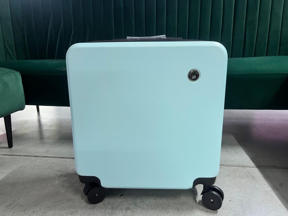 Чемодан новый для поездок