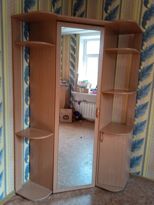 Продам угловой шкаф для одежды и белья