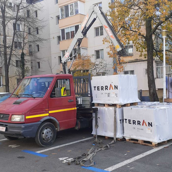 Inchiriem macara 1 tona pentru montare hale metalice, corturi, etc.