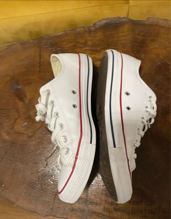 Converse piele albi