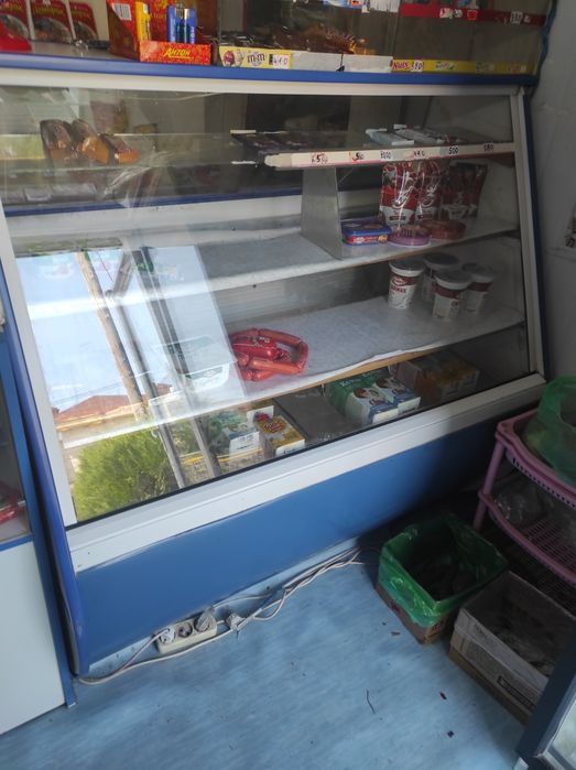 витринные холодильники 2_шт срочно продам