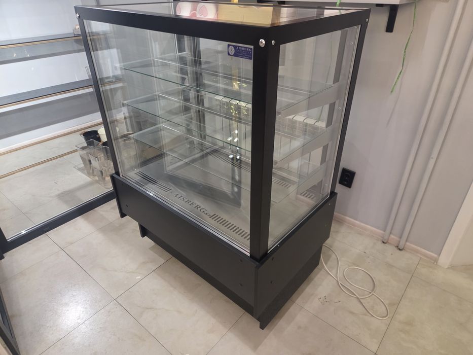 Продам витринный холодильник