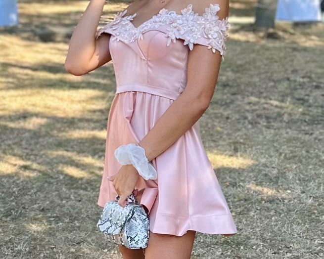 розова рокля Lorreti