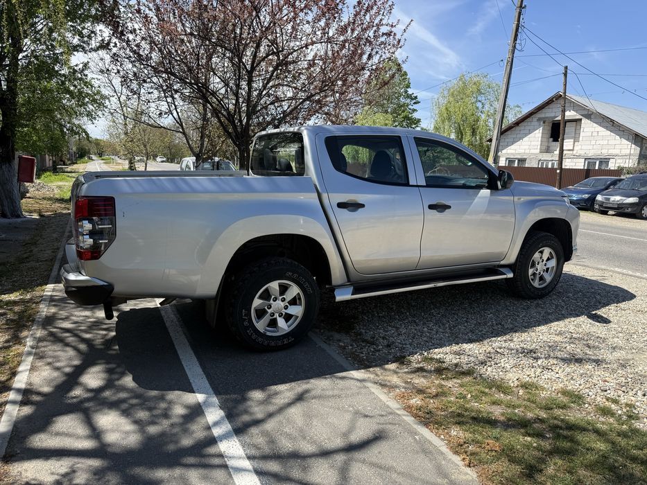 Mitsubishi L200 4x4 cu blocant  spate