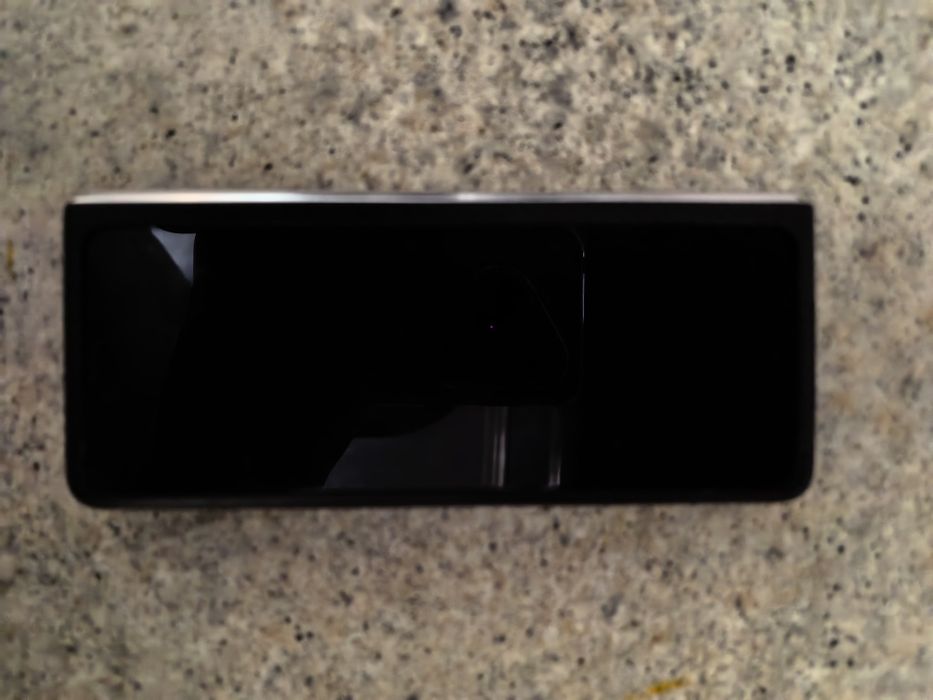 Galaxy Z fold 3 в нормальном состоянии