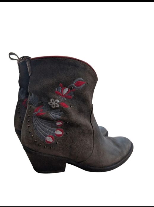 Botine stil cowboy