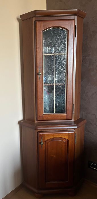 PLASTIKA BG  ъглова витрина от дърво- 600 лв.Италианска Витрина стъкло