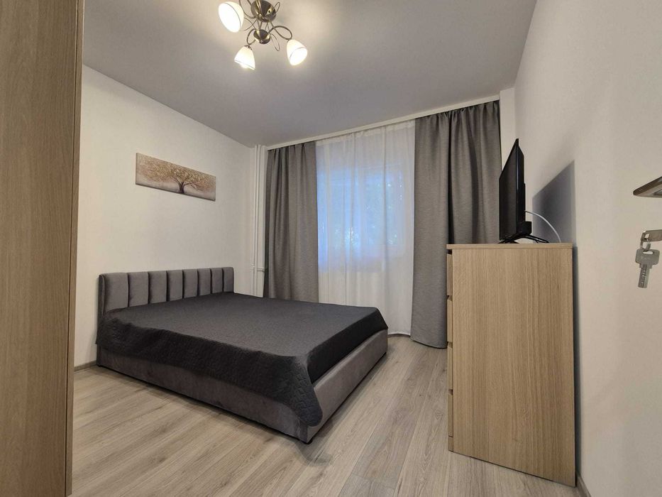 Inchiriez apartament 2 camere, semidecomandat, complet renovat, metrou Pacii