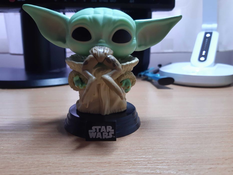 Фигурка Funko POP! The Mandalorian - The Child with Frog [Baby Yoda]