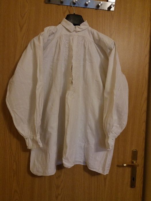 Ie traditionala din panza subtire de in, tesuta in casa cu sabac