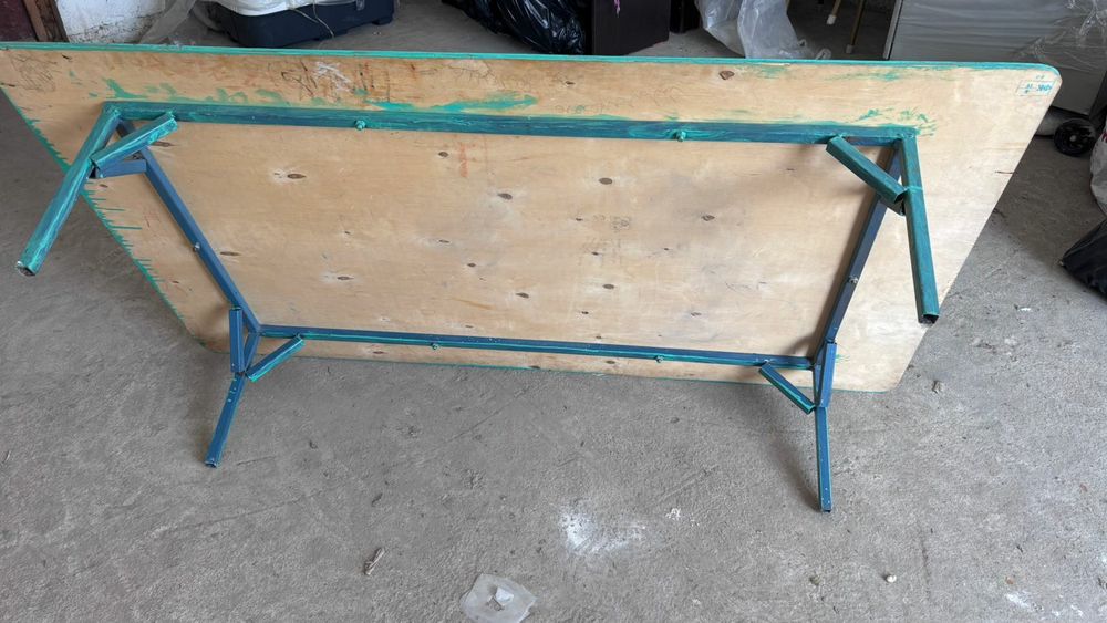 Стол. Дешево. Срочно.