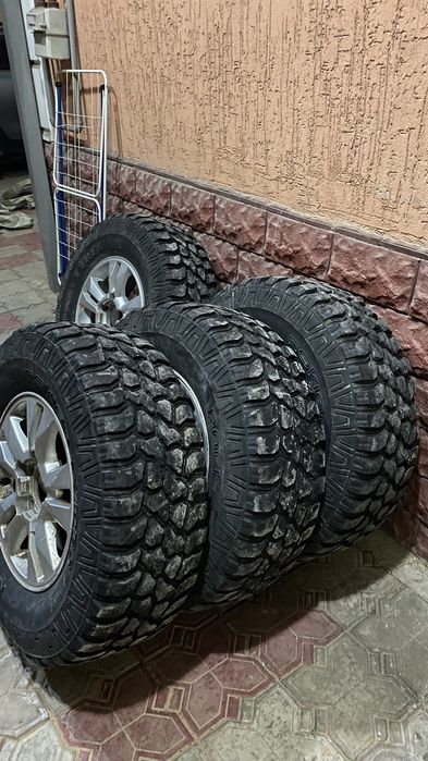 Внедорожные шины с дисками от TLC200