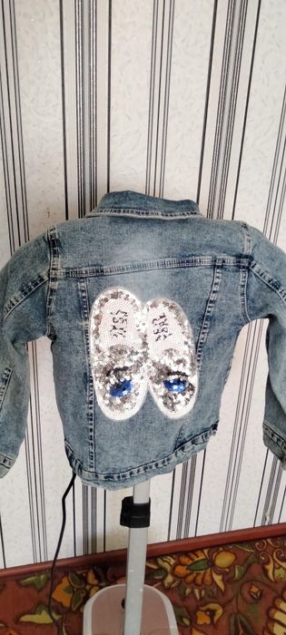 Продам детские куртки