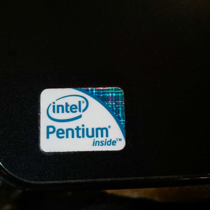 Ноутбук  ЕМАШИНЕС виндовс 7