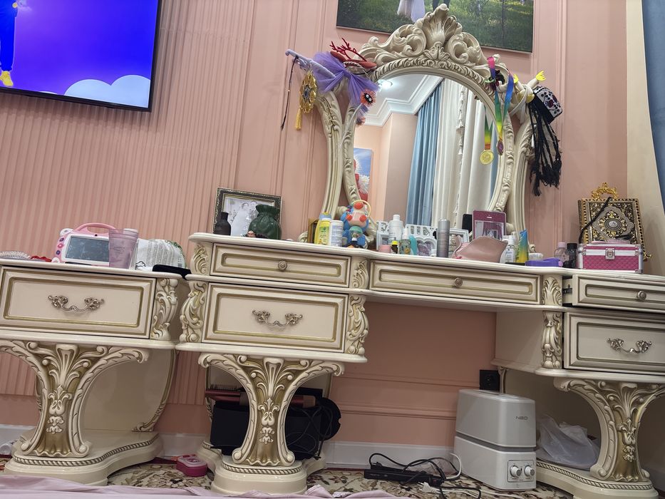 Мебель спальный,комод,сервант