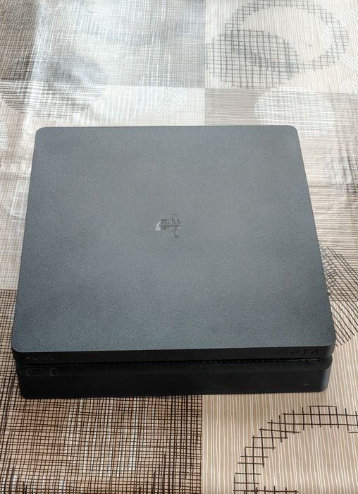 Playstation 4 slim  - 1 TB SSD