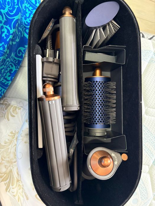 Dyson стайлер синий