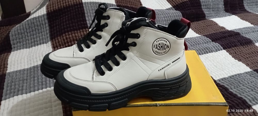 Утепленные ботинки