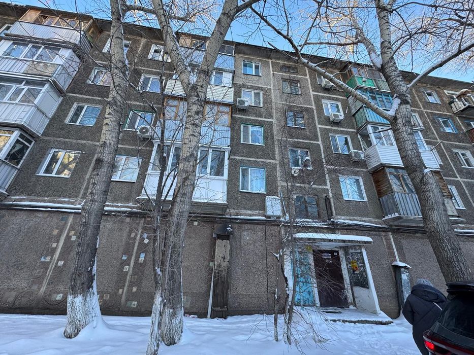 Продам 3 комнатную квартиру на Ержанова.