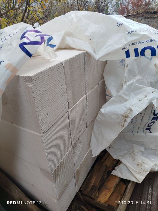 Кирпич белый, остаток 36 штук.