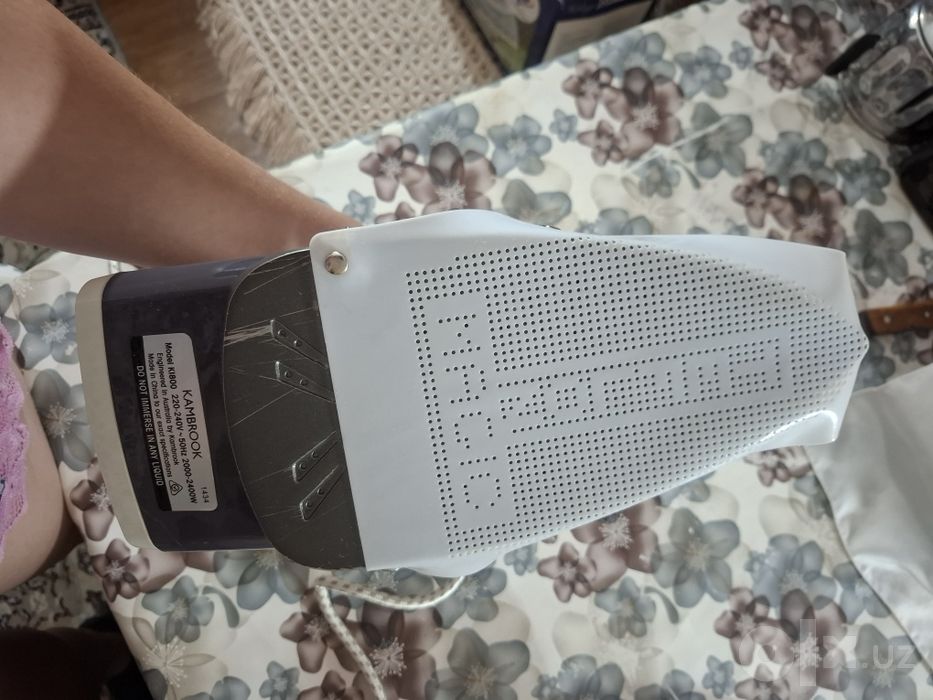 Продаю утюг Kambrook KI800