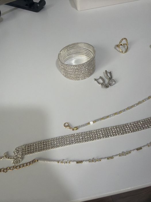 Отдам все украшения за 3000