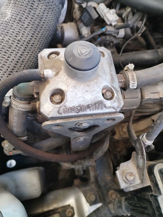 Продавам Тойота Рав 4