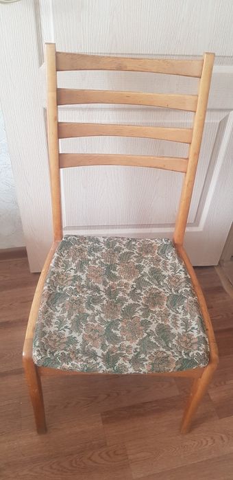 Стулья деревянные  5 штук