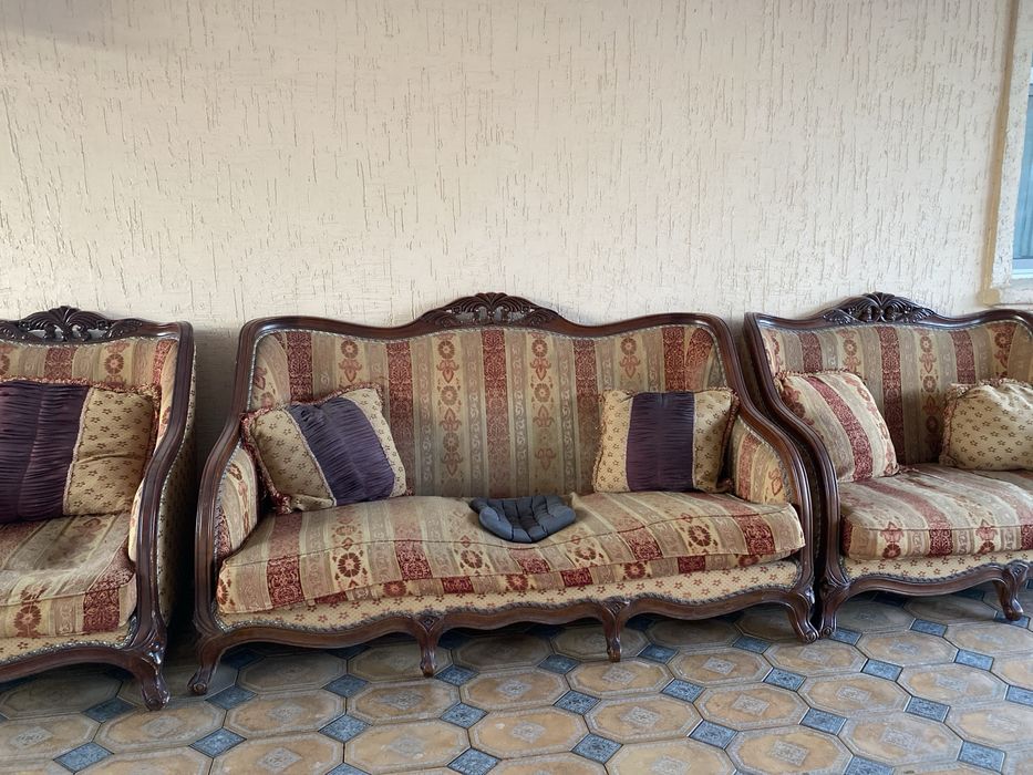 Королевский диван