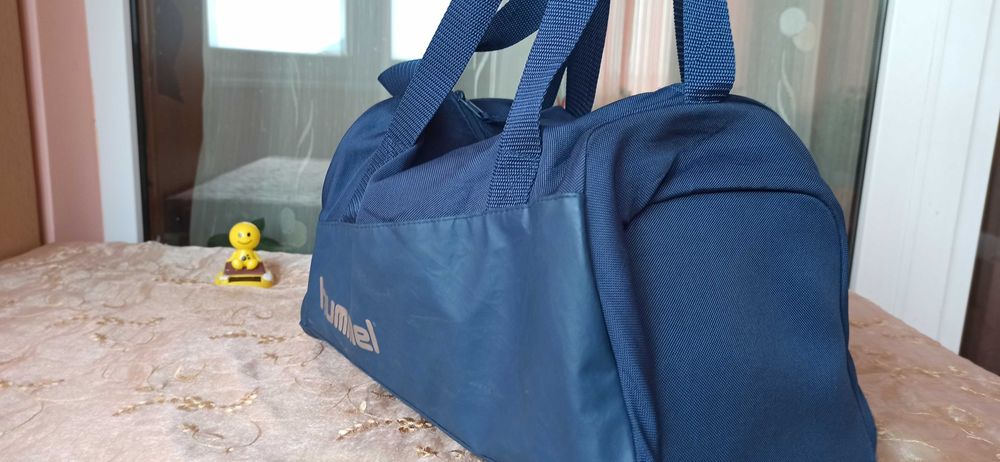 нов сак Kinder-20 лв, нов Hummel-15 лв, нова раница-20 лв.