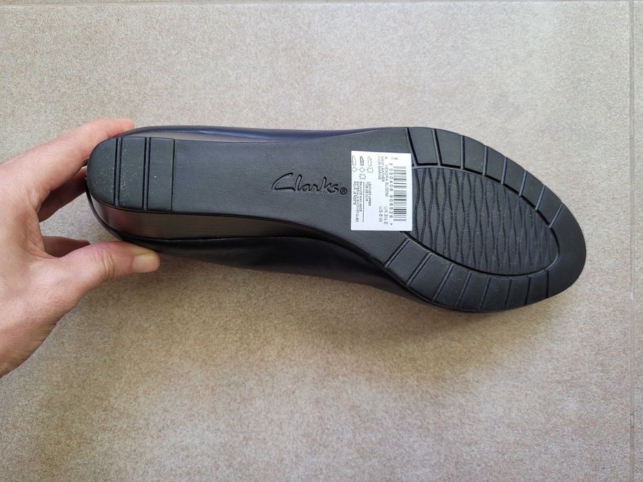 Чисто нови обувки Clarks с подарък втори чифт на ТОП цена