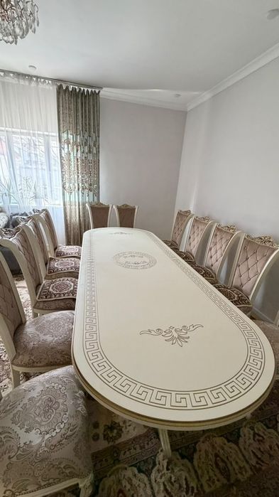 Продам стол и 14 стульев