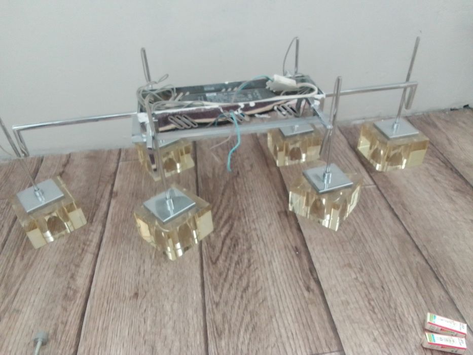 Продаю красивую люстру