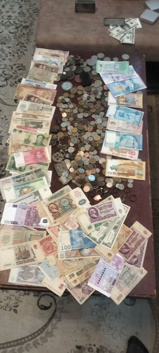 Продам монеты и купюры.