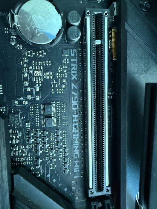 Asus ROG Strix Z790-HGAMING WIFI (повредена)