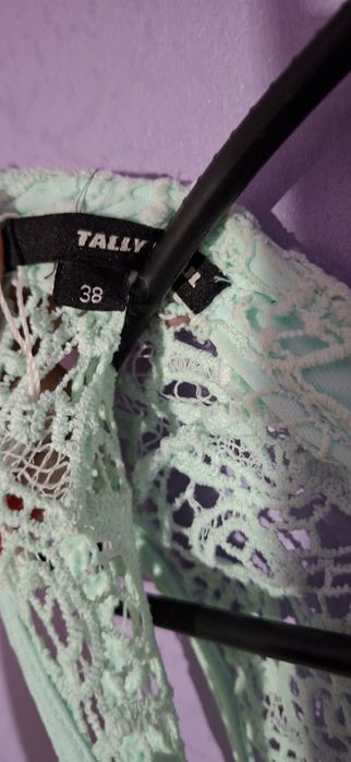 Елегантна дамска рокля с дантела – цвят мента