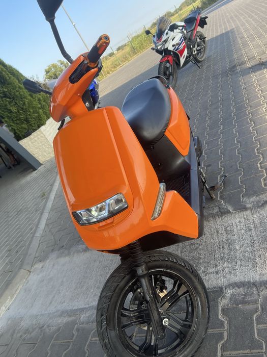 Vand scuter electric