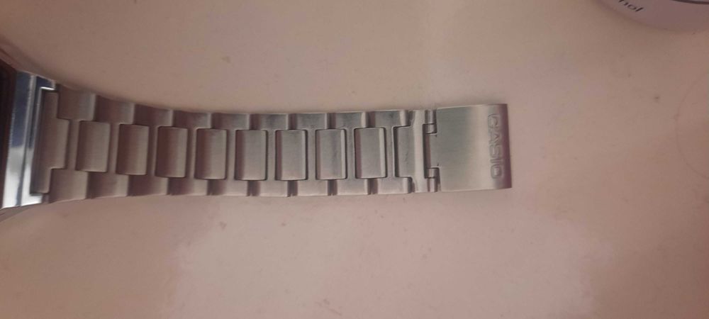 CASIO часовник чисто нов