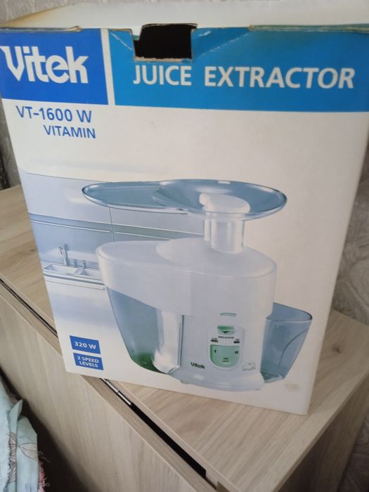 Соковыжималка фирмы Витек