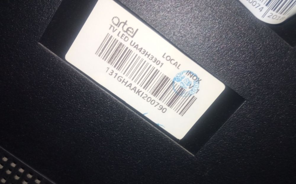 Продам подставку с телевизором Artel (43 диагональ)