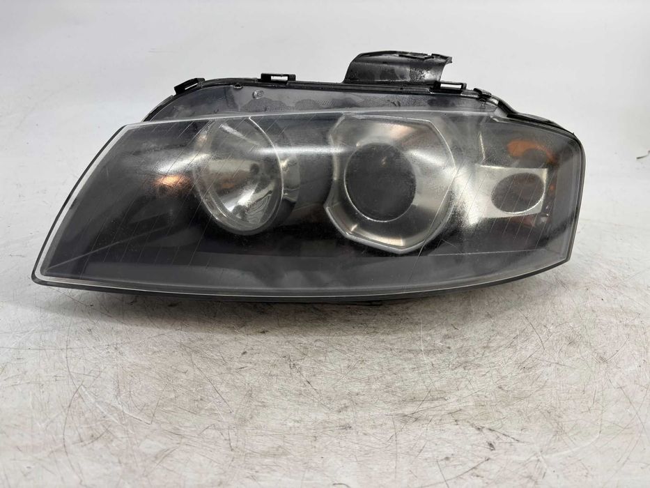 Far cu xenon stanga/dreapta Audi A3 an 2009