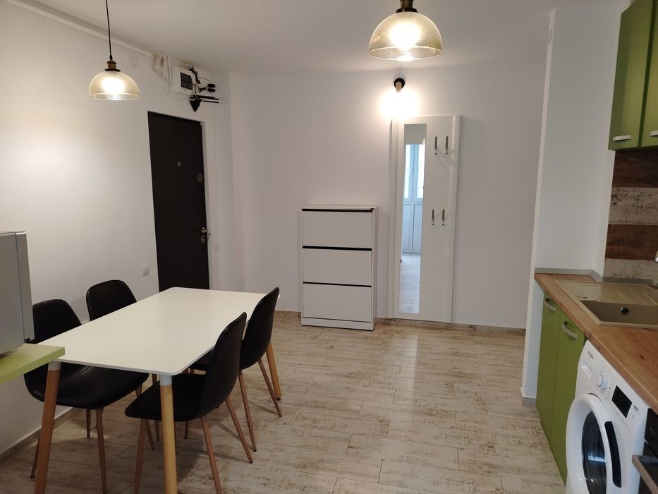 De vânzare apartament cu 2 camere,etaj 1/4,decomandat, amenajat modern, Vitrometan