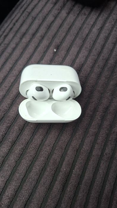 Наушники и зарядка