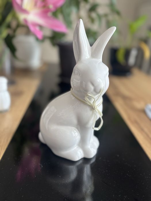Порцеланова фигурка заек