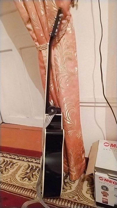 Gitara sotiladi 39 tali