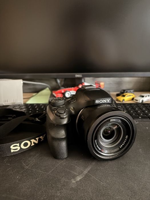 Sony Cyber-shot DSC-HX400V – 20.4 MP / 50x Optical Zoom / ZEISS