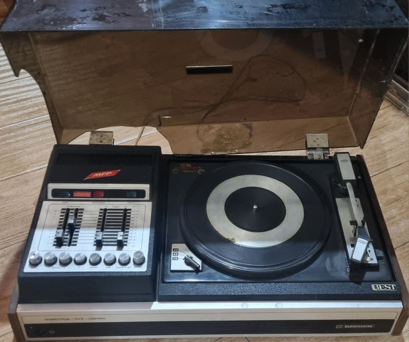 Продам радиопроигрователь RADIOTEHNIKA 103