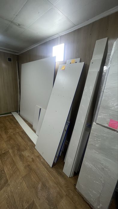 Продаю витрины срочно